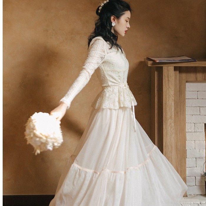 Set áo tay dài phối ren và chân váy phong cách Pháp thời trang thanh lịch cho nữ | BigBuy360 - bigbuy360.vn