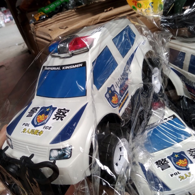 Đồ chơi xe cảnh sát trắng