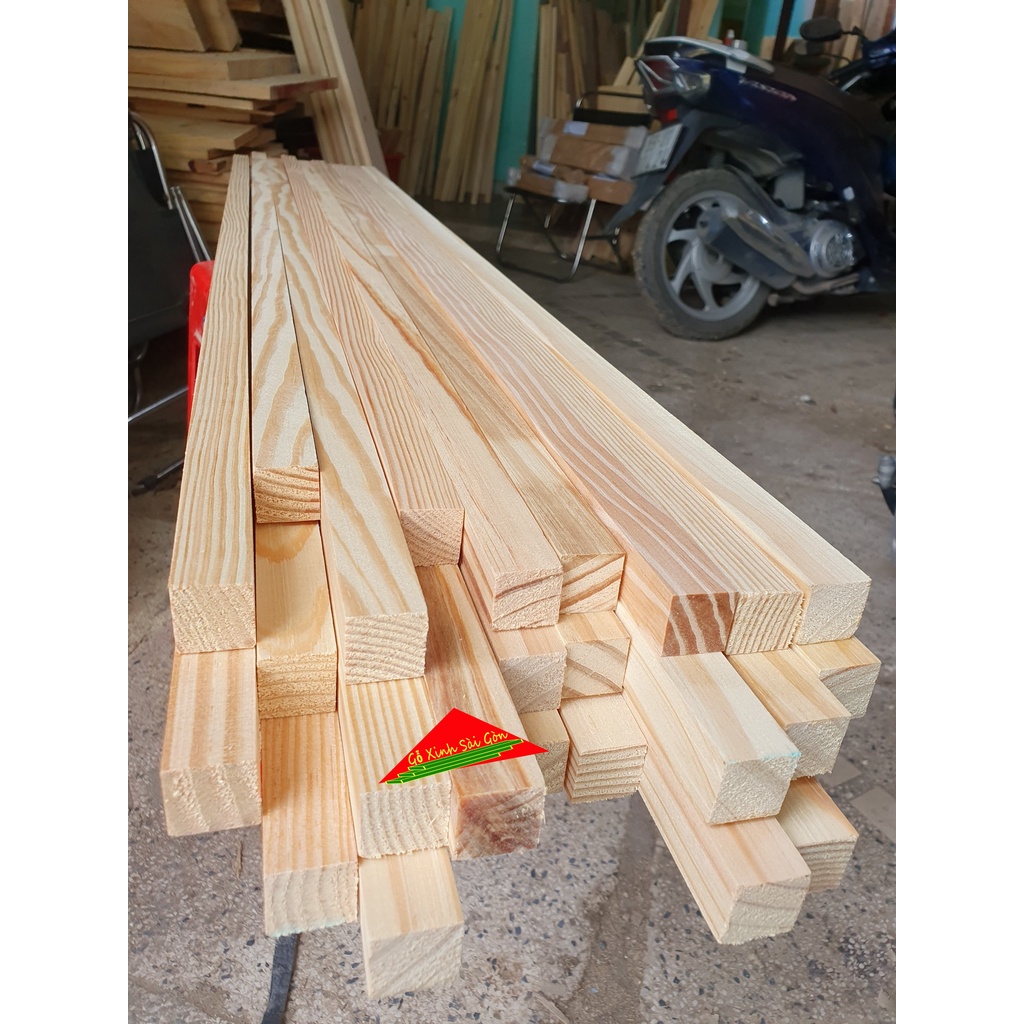 Thanh gỗ thông vuông 2cm dài 80cm đã bào láng 4 mặt thích hợp dùng làm nẹp chỉ, đóng chuồng, mục đích khác...