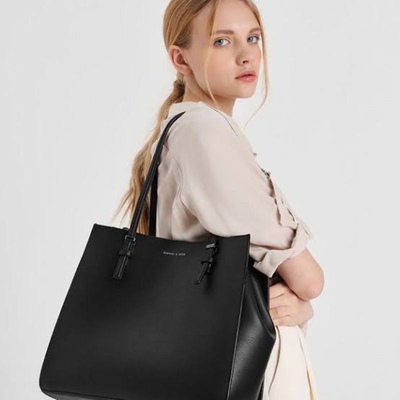 Giày thể thao Charles n keith