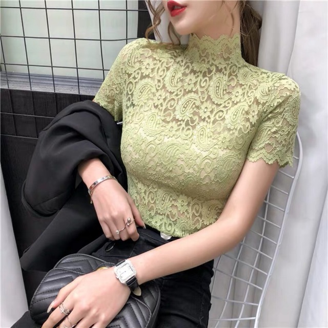 Áo ren cổ cao. Một thiết kế mới sang chảnh huyền bí