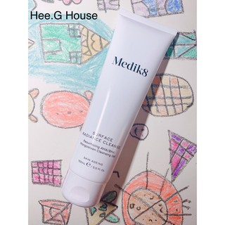 Sữa rửa mặt Medik8 chứa AHA BHA