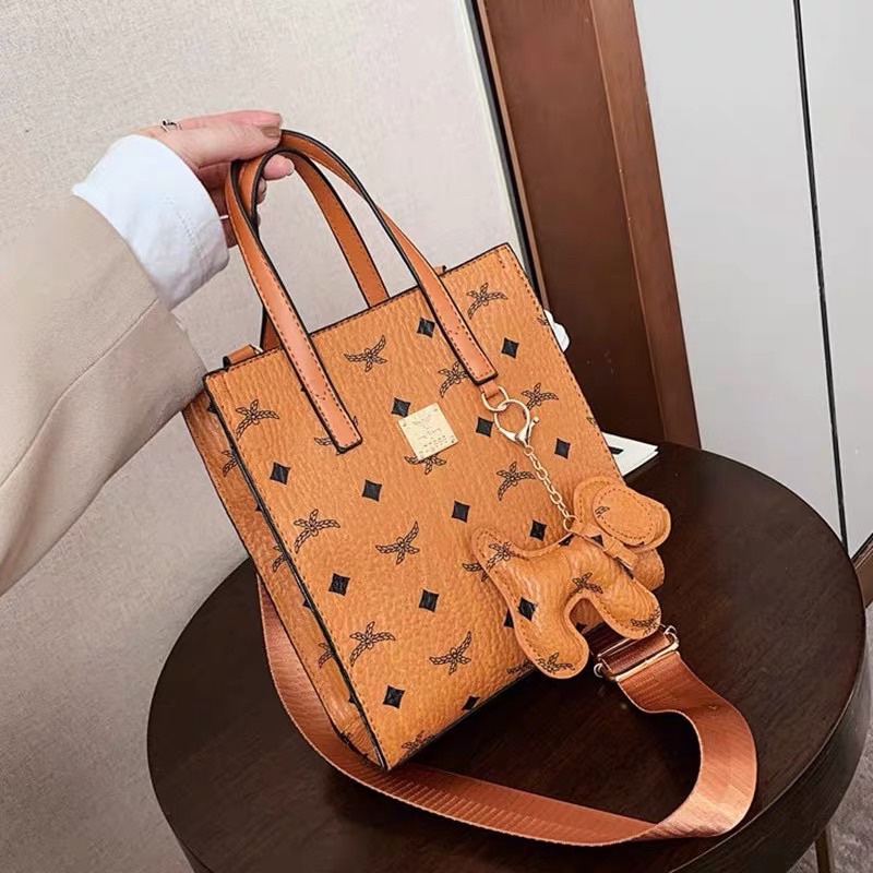 Túi tote phong cách xMCMx Klassik Tote In Visetos Cognac