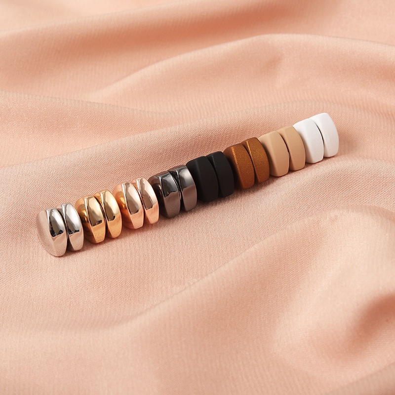 Ghim Cài Áo Hình Tam Giác Thiết Kế Tinh Tế