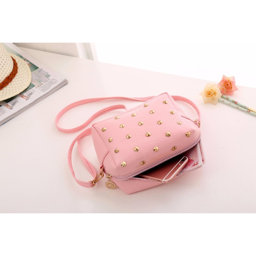 Túi đeo chéo mini đinh tán cực xinh cho bạn gái + Tặng kèm 1 móc dán đỡ điện thoại đa năng