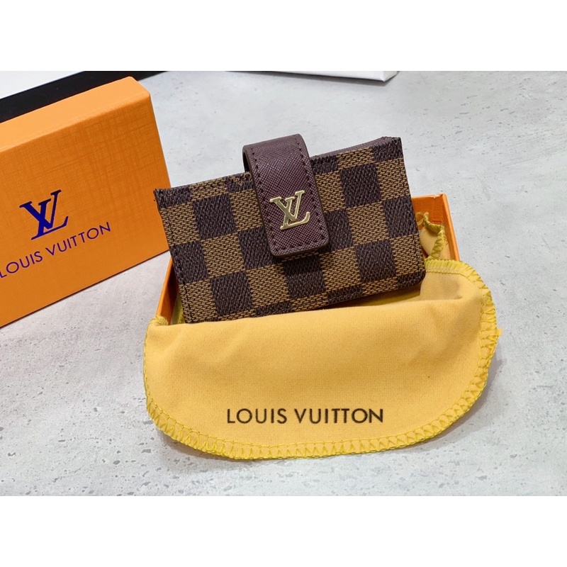 Ví đựng thẻ chuyên dụng các hãng