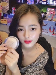 PHẤN BẮT SÁNG CATRICE HIGH GLOW