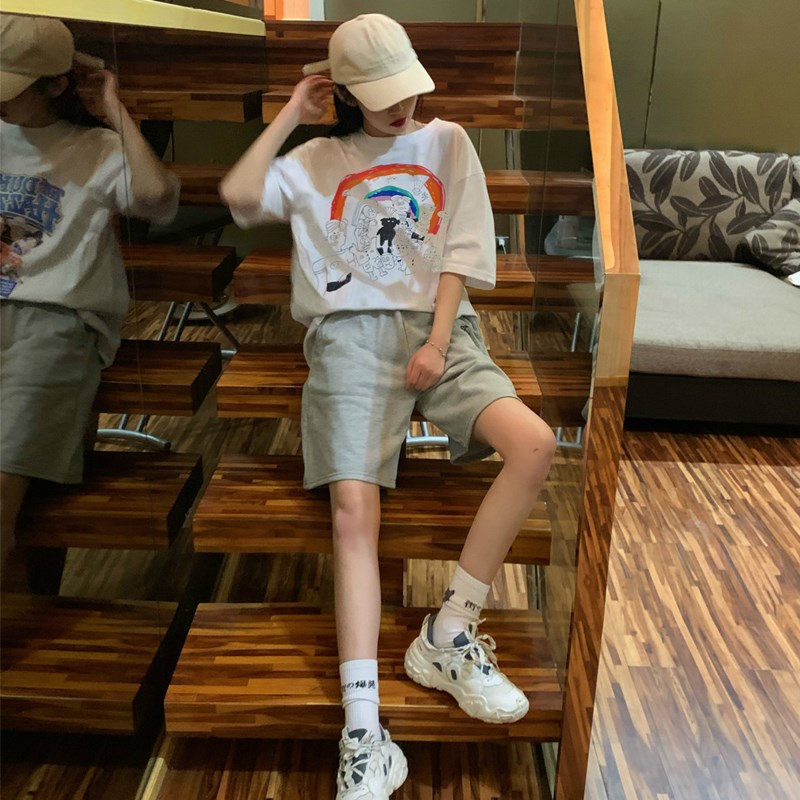 Bộ đồ nữ phong cách thể thao tay ngắn trẻ trung