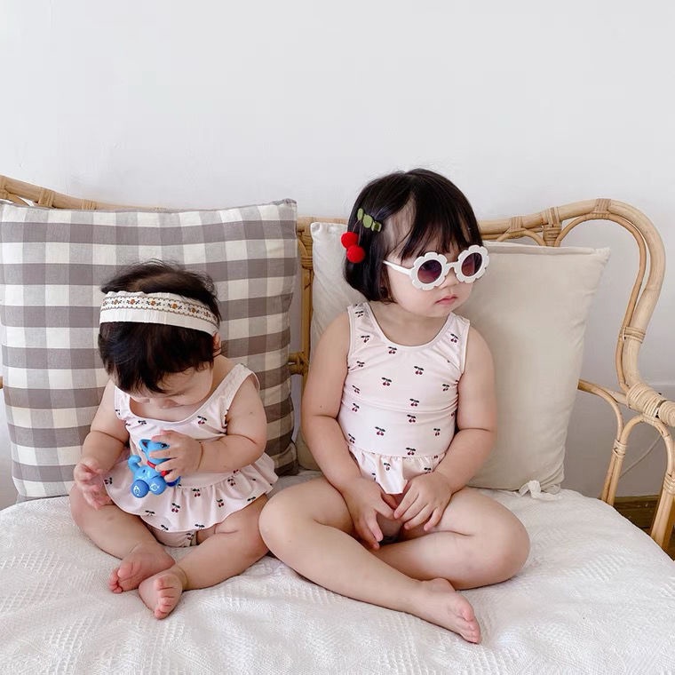 Bộ Đồ Bơi Kèm Nón In Họa Tiết Cherry Xinh Xắn Thời Trang Cho Bé Gái