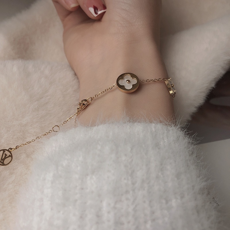 Vòng Tay Thép Titan Mạ Vàng 14K Mặt Cỏ Bốn Lá Thời Trang Hàn Quốc