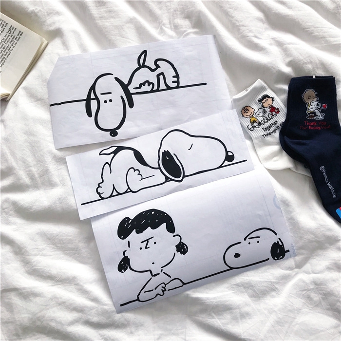 Miếng Dán Trang Trí Tường / Cửa Sổ Họa Tiết Hoạt Hình Snoopy Đáng Yêu