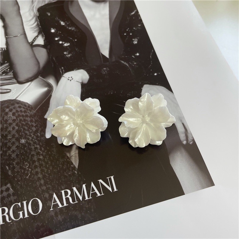 Bông Tai Hình Hoa Màu Trắng Phong Cách Nhật Hàn Đơn Giản Xinh Xắn