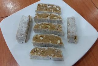 1 hộp chè lam