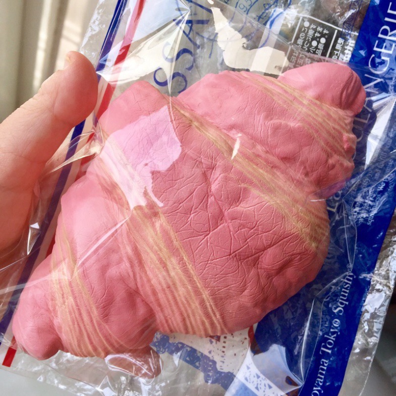 Squishy bánh mì dâu ibloom.