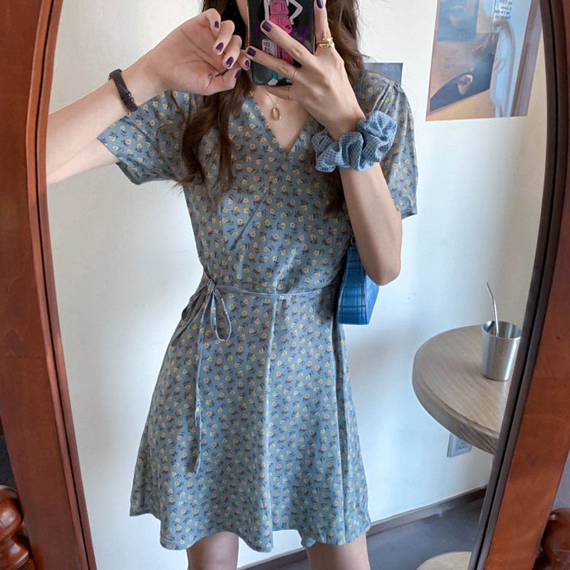 Đầm hoa nhí vintage xanh pastel dáng ngắn cổ tim ulzzang Hàn Quốc V88 - Peyy Clothing | BigBuy360 - bigbuy360.vn