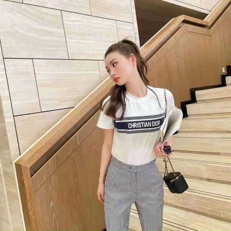 Áo cộc tay nữ cổ bẻ chất len dệt kim in chữ hàng QC