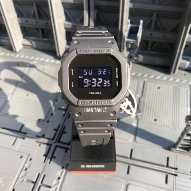 Đồng hồ nam nữ Casio G-shock DW-5600BB - Kích thước vỏ : 48,9×42,8×13,4mm