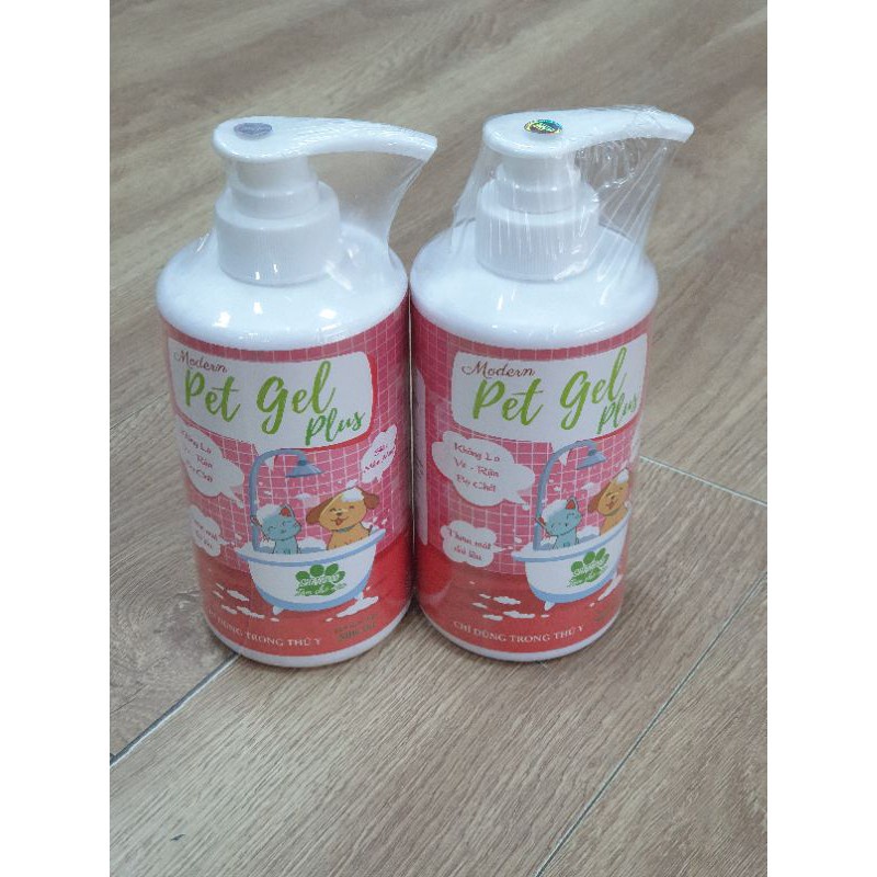 Sữa tắm trị ve rận bọ chét cho thú cưng chó mèo Pet Gel Plus chai 500ml thương hiệu Thái Lan