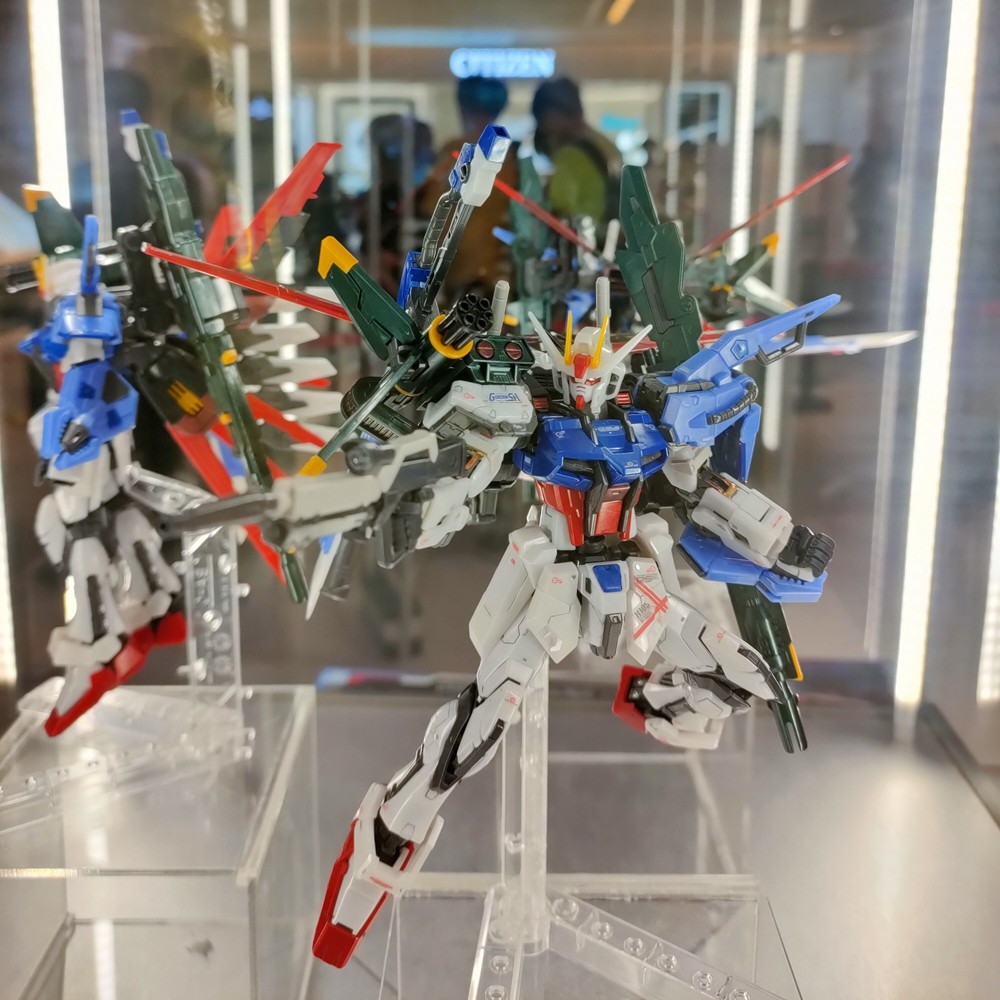 Mô hình lắp ráp RG 1/144 Perfect Strike Gundam Metallic Gloss Injection Ver Gundam Dock at Shanghai Bandai