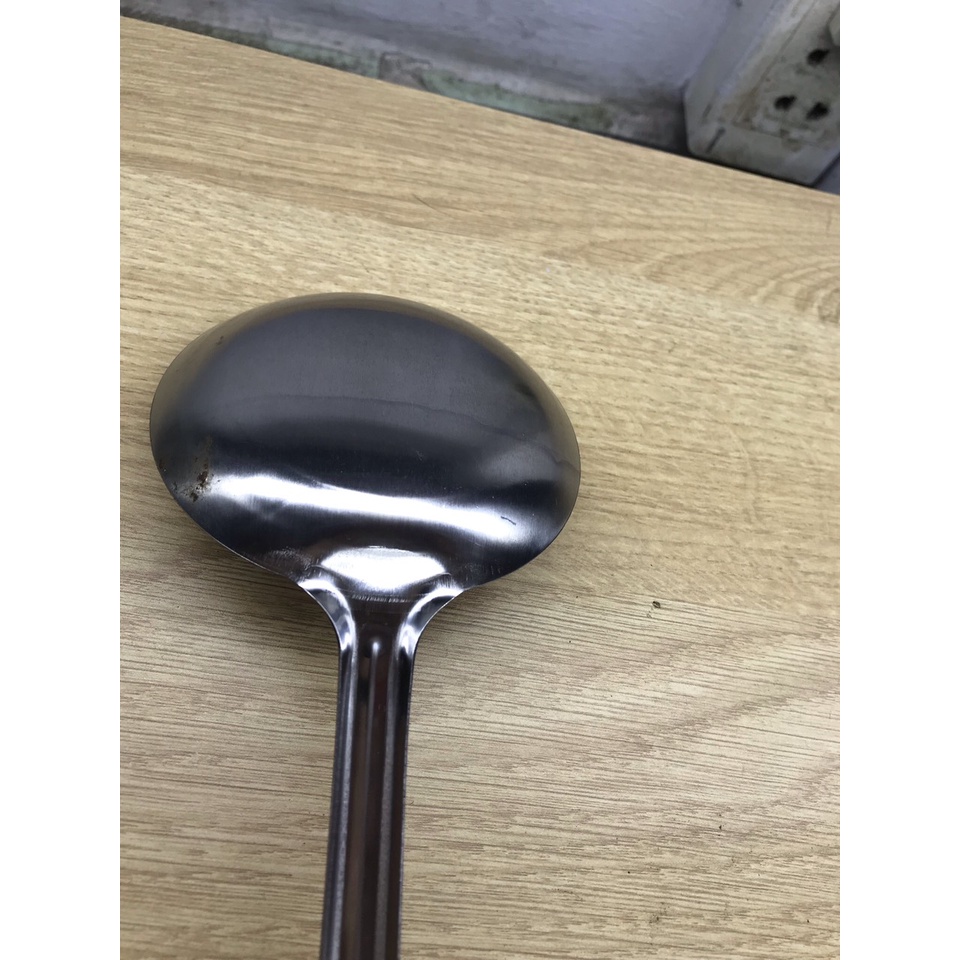vá múc canh inox cán màu vàng dài sâu lòng 9 ( 1 cây )