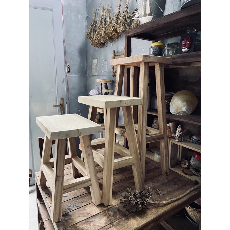 Ghế đôn gỗ tự nhiên mặt vuông 4 chân  chiều  cao 35 CM