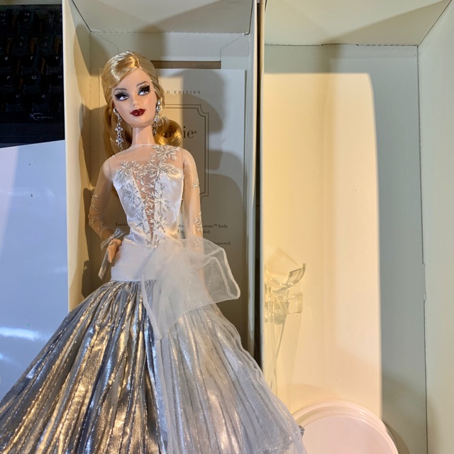 Búp bê barbie muse full đồ có giày và chân đế