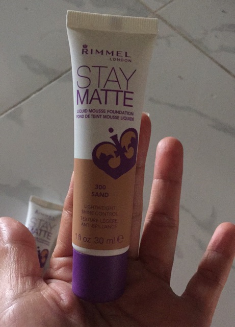 Kem nền STAY MATTE RIMMEL 30ml của Mỹ