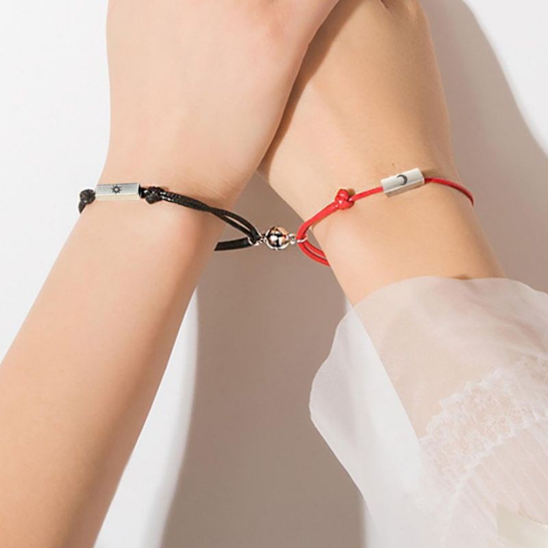 Vòng tay cặp nam nữ biểu tượng mặt trăng và mặt trời nhiều màu dây, có nam châm hút nhau, vòng đôi tình yêu.