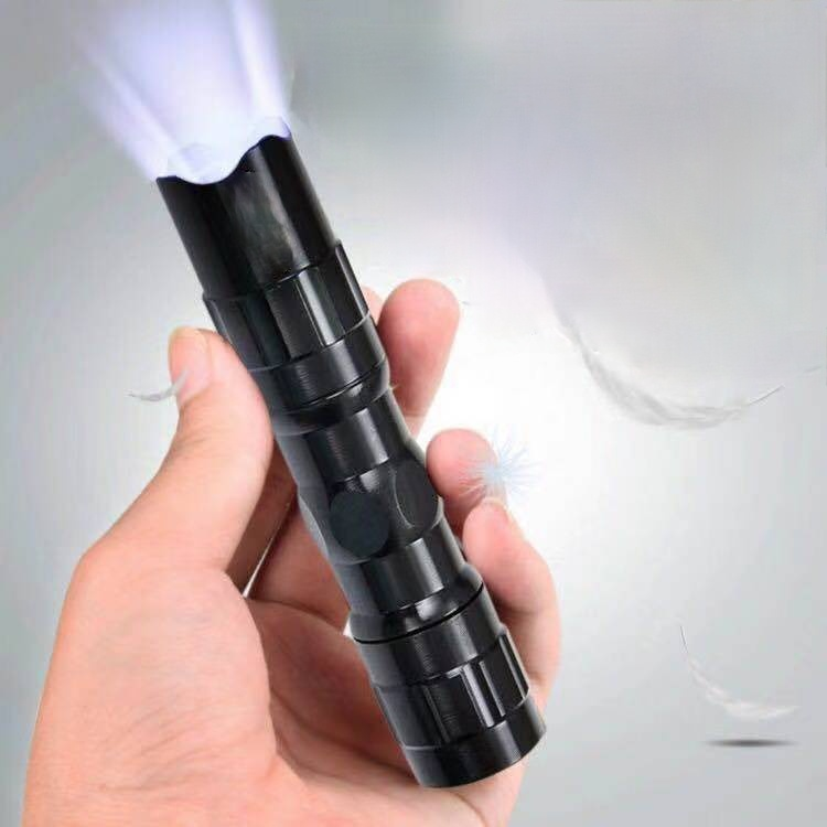 Đèn pin mini siêu bền chống thấm nước tiện lợi