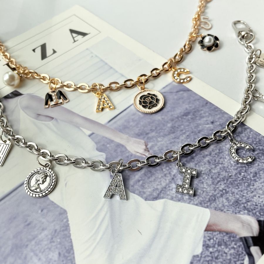 Chuỗi dây xích kim loại có chữ dùng để gắn trang trí túi xách/dây đeo