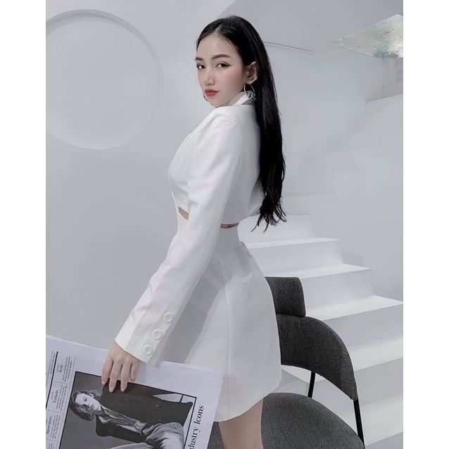 Đầm vest khoát lưng