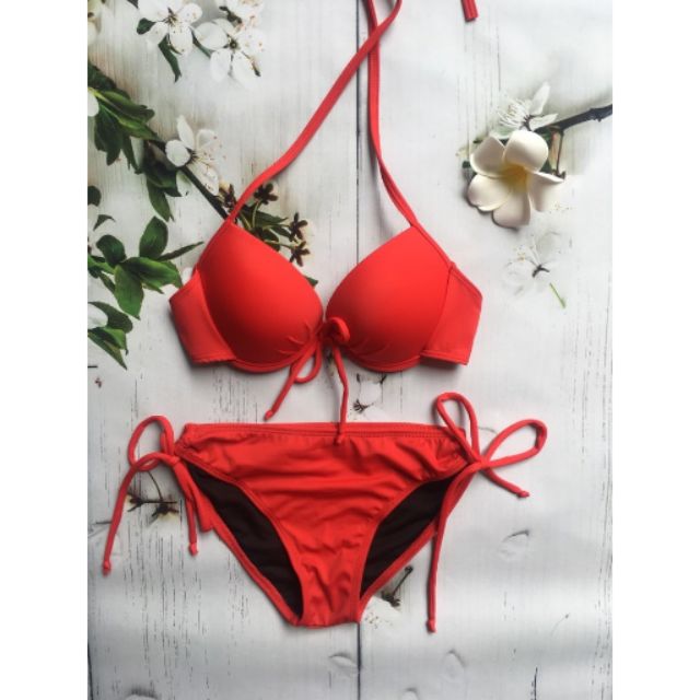 Bikin áo ngực quần cột nơ đỏ