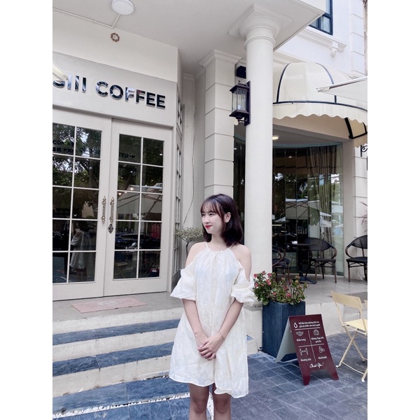 Váy hở vai bánh bèo
