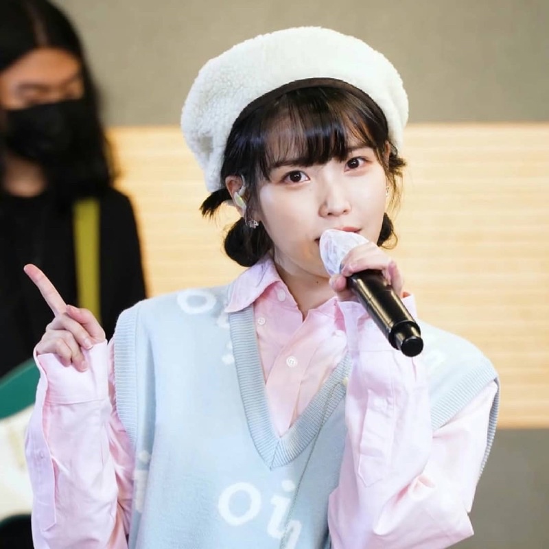 Áo Gile len OiOi giống Rosé Blackpink và IU