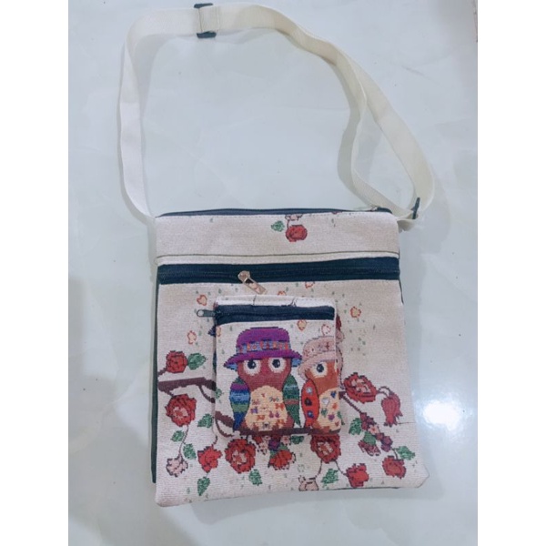 Túi đeo chéo 3 ngăn.