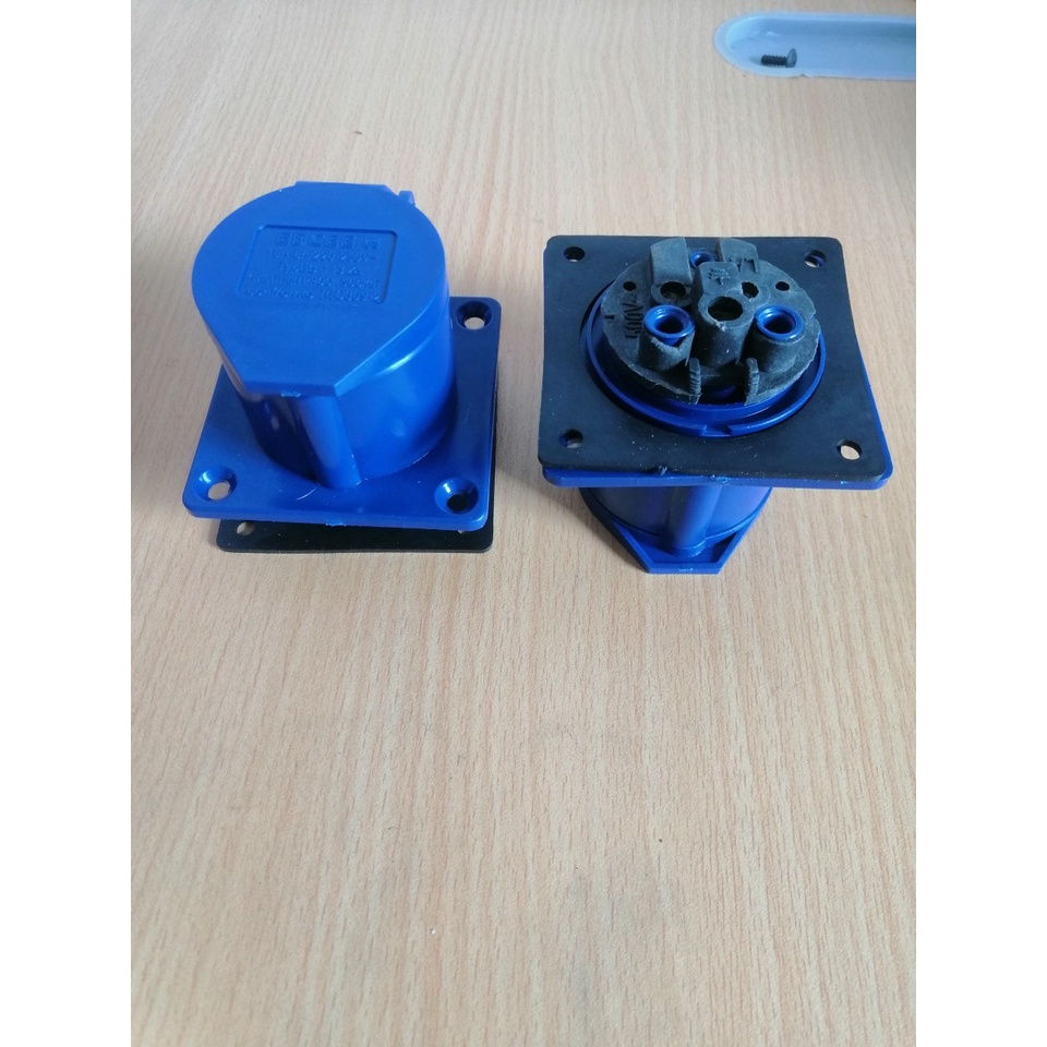 Ổ âm 1P 16A 220 - 250V