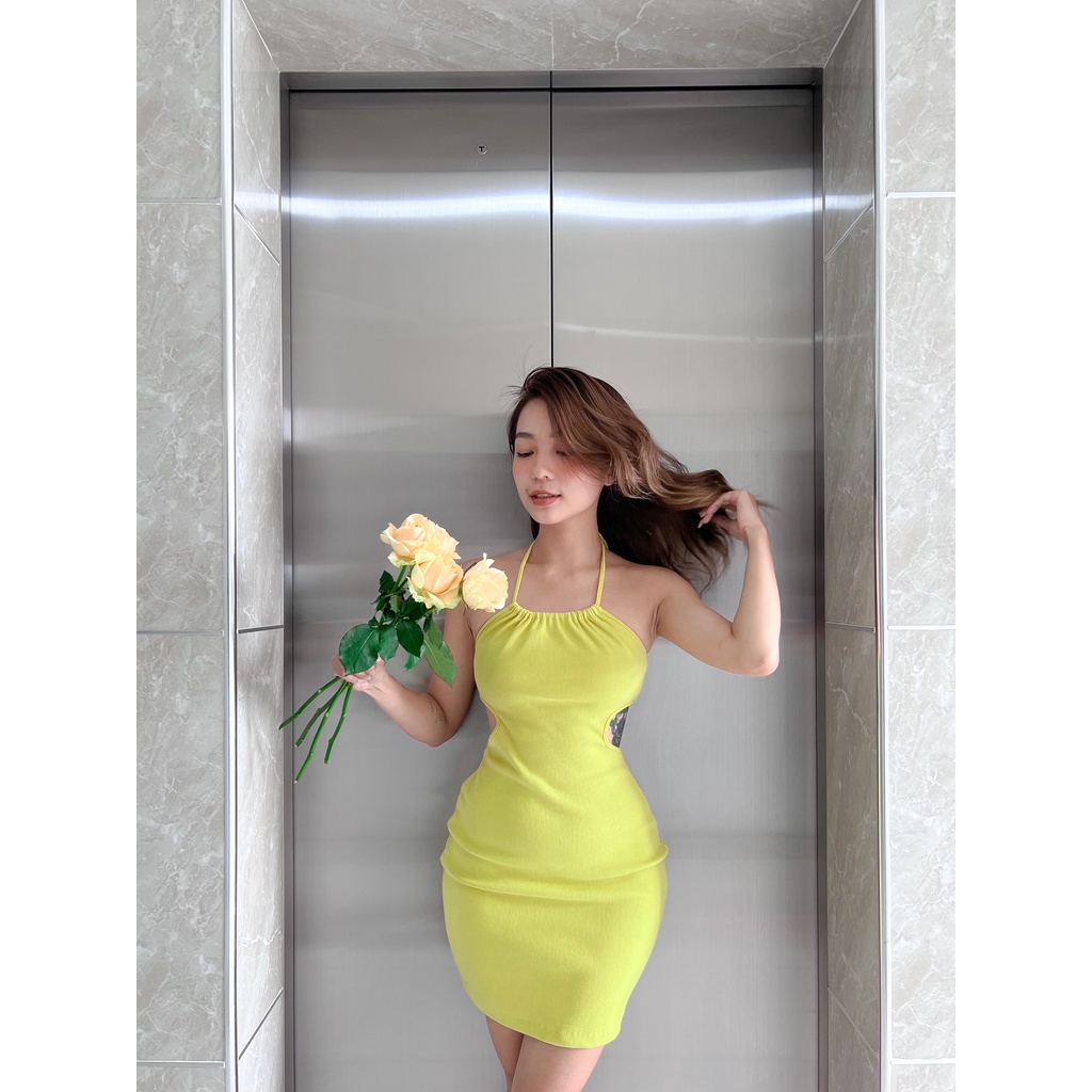 Đầm body khoét eo cổ yếm tròn sexy co giãn 4 chiều tay ngắn đi chơi dạo phố La Boutique Tặng kèm cặp dán ngực | BigBuy360 - bigbuy360.vn