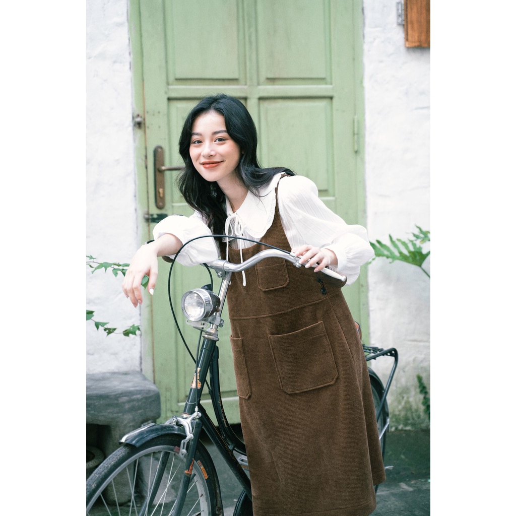 Váy yếm nhung MADELEN túi ốp mix lót trong hoạ tiết hoa | BigBuy360 - bigbuy360.vn