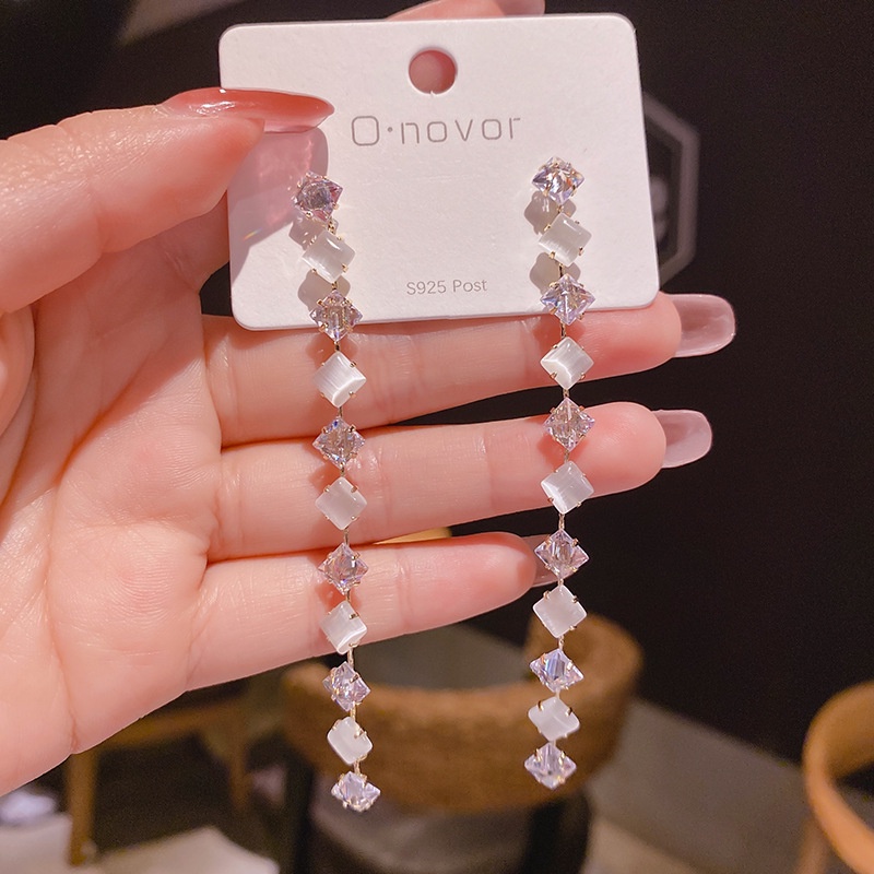 Khuyên Tai Tua Rua Dáng Dài Hình Hoa Hồng Thời Trang 2022