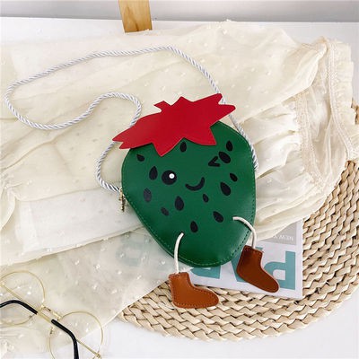 Túi đeo bé hình trái dâu