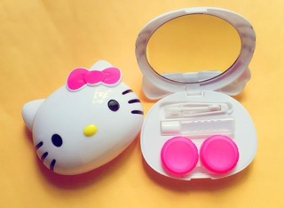 HỘP ĐỰNG KÍNH ÁP TRÒNG HELLO KITTY