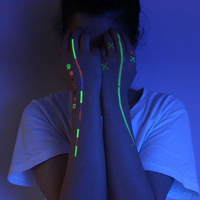 Hình Xăm Dán Họa Tiết Trái Tim Màu Dạ Quang Dùng Trang Trí Độc Đáo