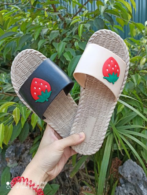 🍓 Dép Cao Su Giả Cói Dâu Tây Xinh Quá Sẵn Đen Kem Đi Êm Chân