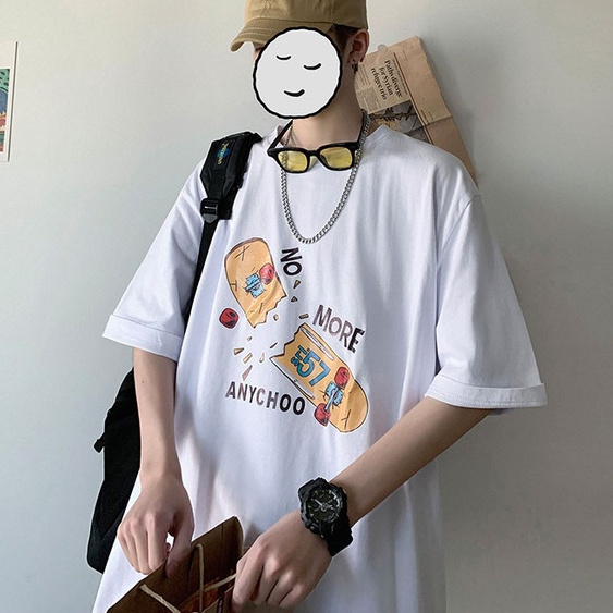 Áo thun tay ngắn dáng rộng in họa tiết ván trượt phong cách Hồng Kông thời trang cho nam