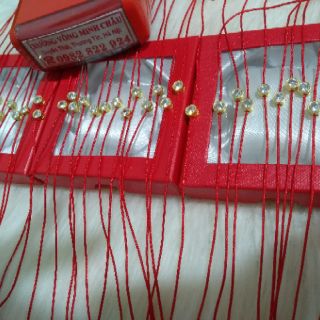 Chỉ đỏ kim bạc may mắn