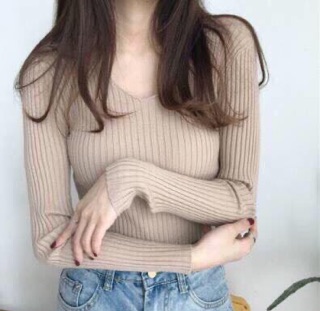 Áo len cổ tim