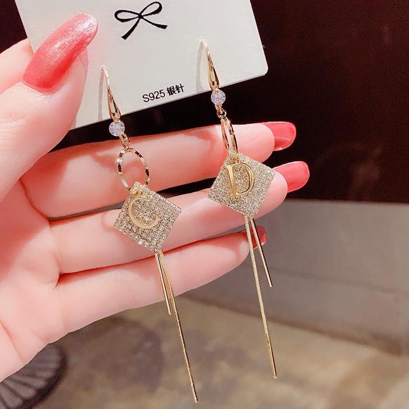 Khuyên tai nữ khí chất hình thoi tua rua E1197 có gắn chữ bông tai hợp kim khuyên móc s925
