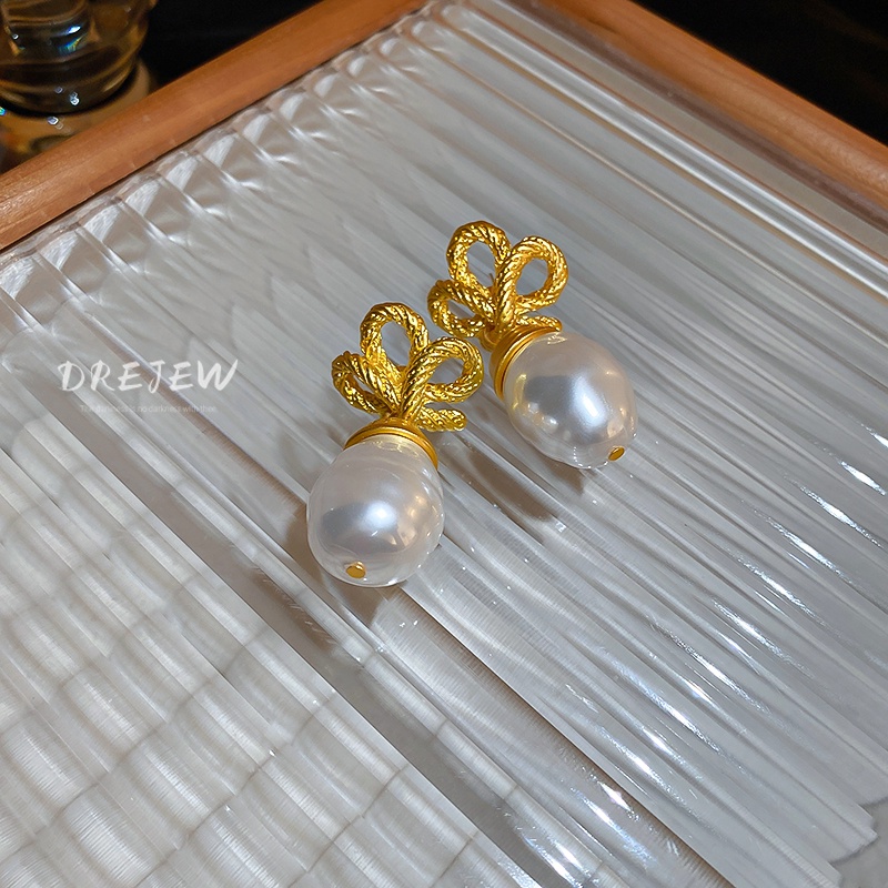Bông Tai Mạ Bạc Hình Trái Tim Xếp Ly Đính Ngọc Trai Phong Cách Trung Cổ