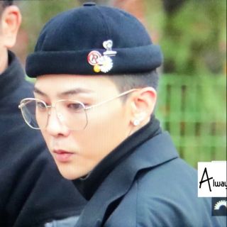 MŨ KHÔNG LƯỠI GD BIGBANG MẪU MỚI NHẤT KÈM HUY HIỆU GẮN MŨ