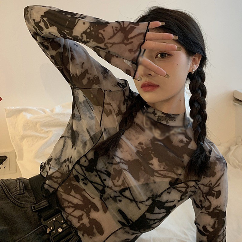 Áo croptop dài tay dáng rộng mỏng họa tiết độc đáo cho nữ